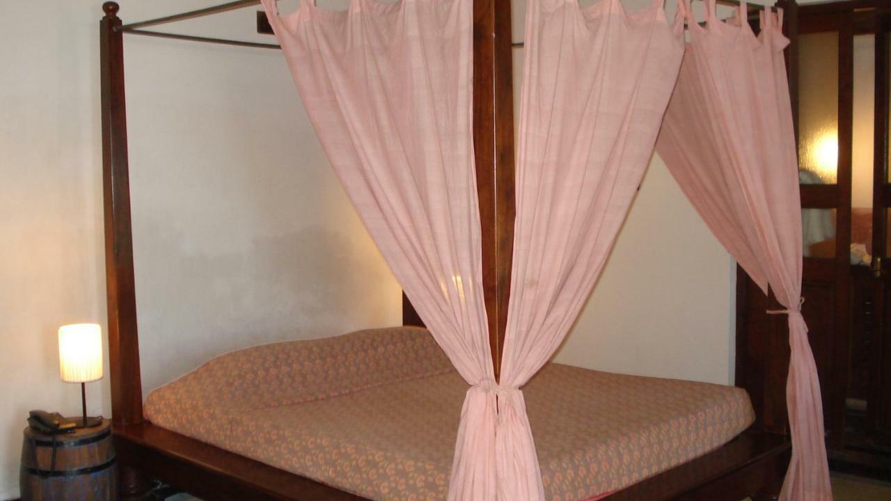 Neemrana'S - Bungalow On The Beach Tharangambadi Buitenkant foto